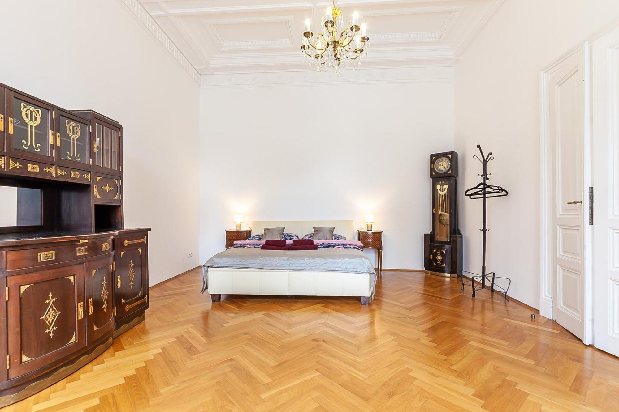 Royal Apartment By Charles Bridge View Of Saint Nicholas Church Praag Buitenkant foto