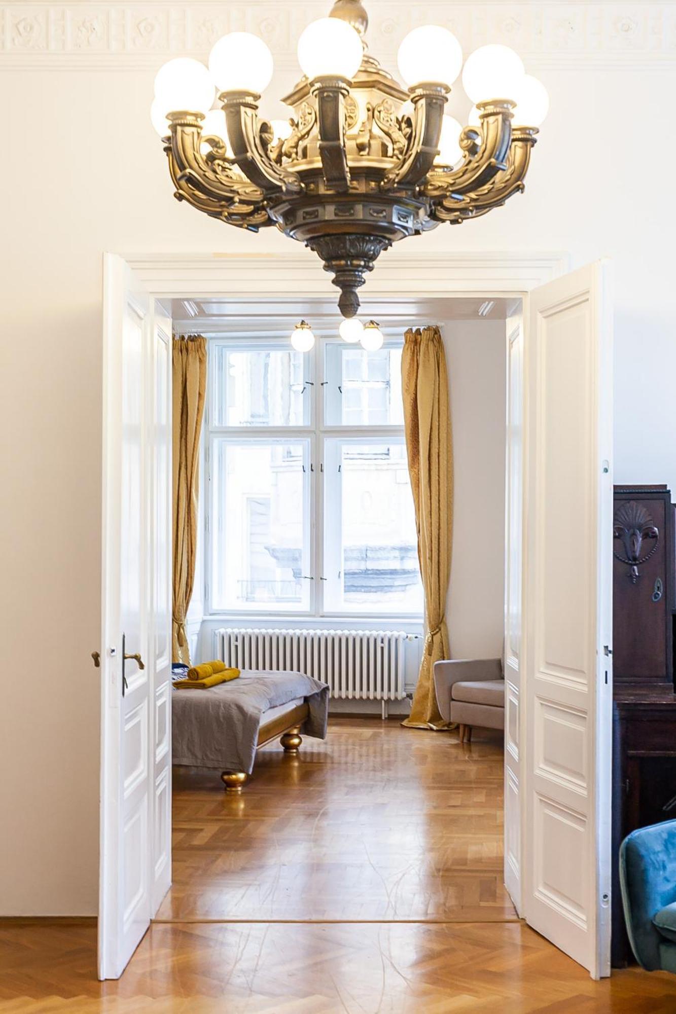 Royal Apartment By Charles Bridge View Of Saint Nicholas Church Praag Buitenkant foto