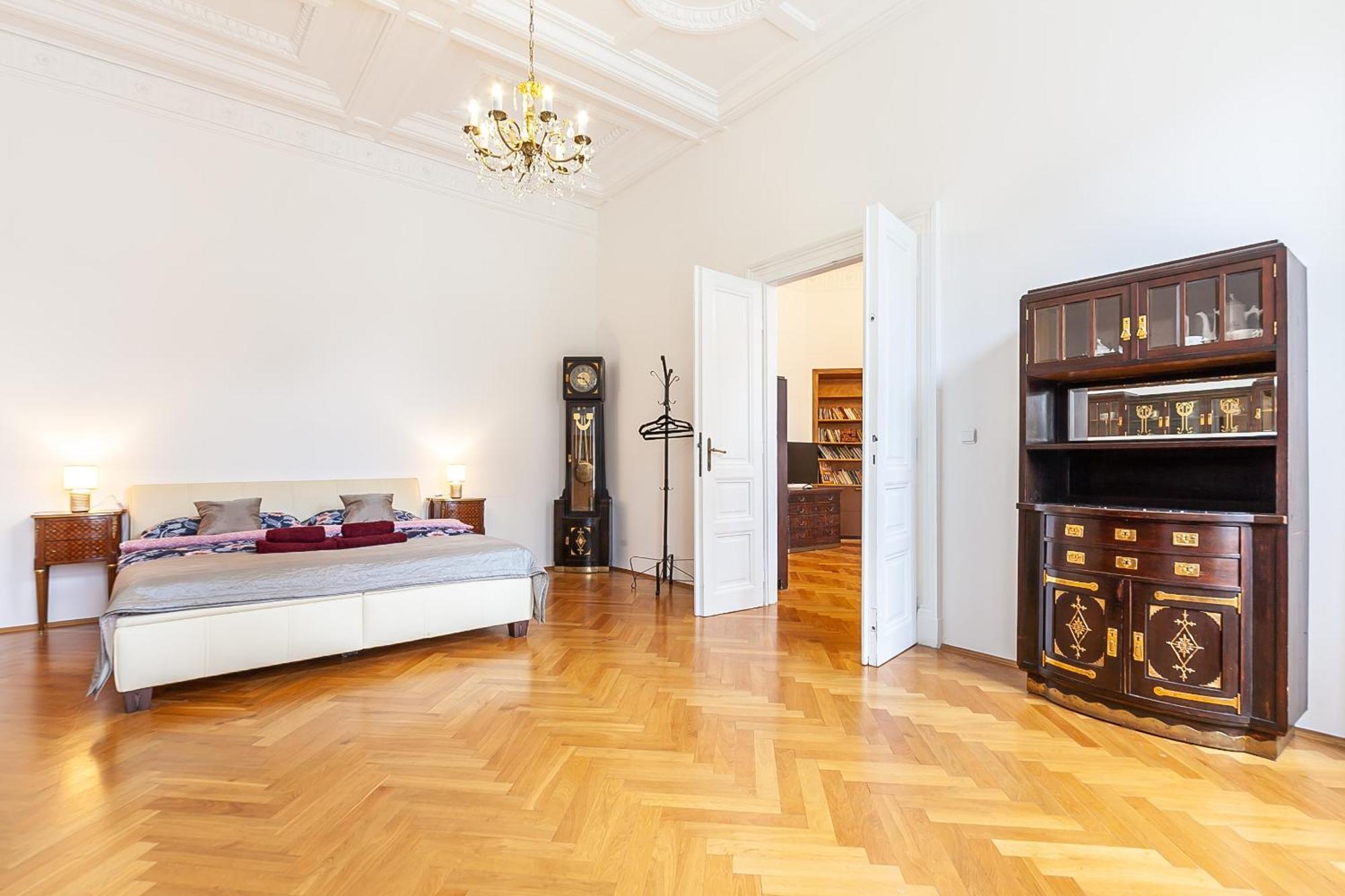 Royal Apartment By Charles Bridge View Of Saint Nicholas Church Praag Buitenkant foto