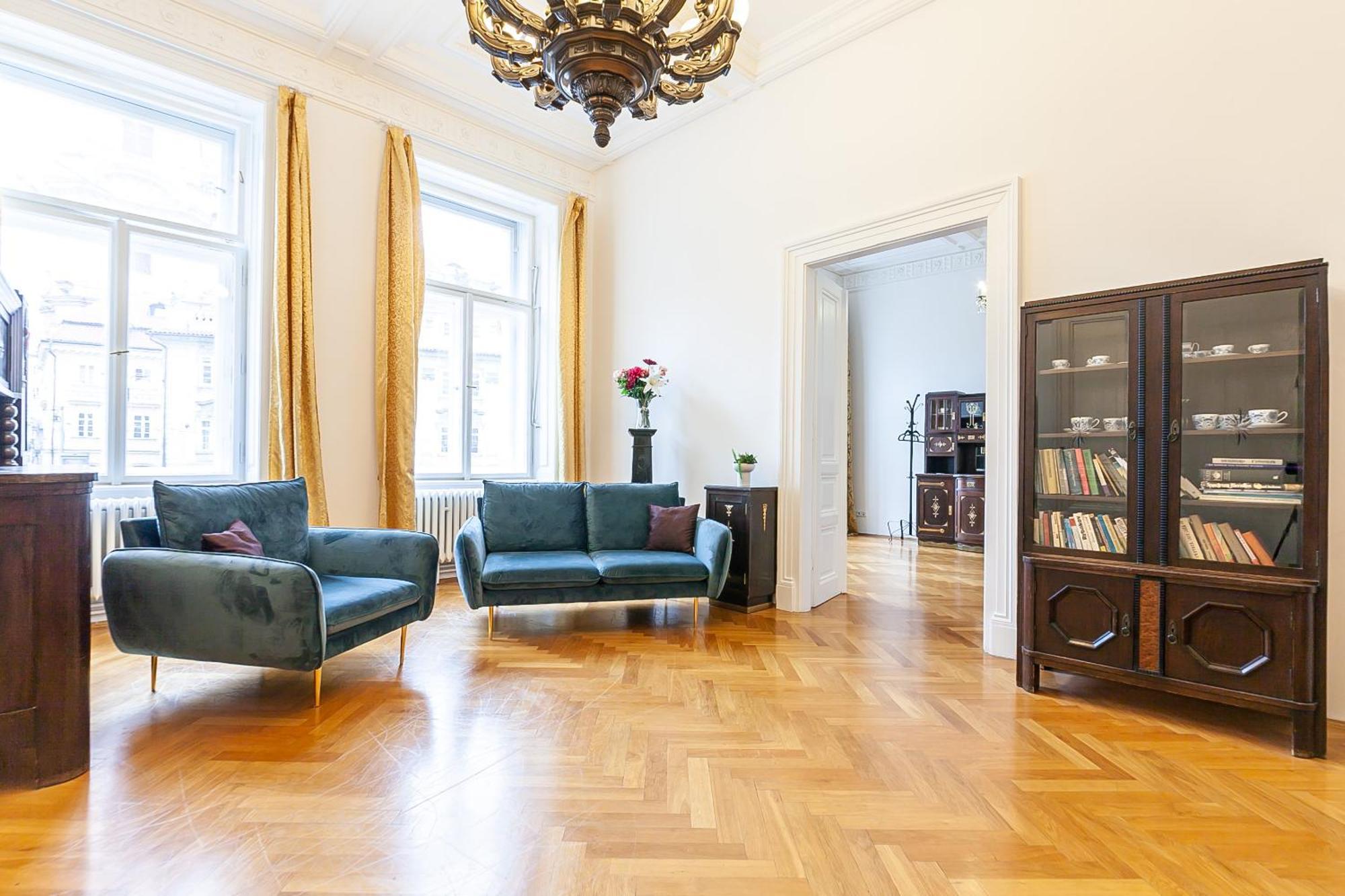 Royal Apartment By Charles Bridge View Of Saint Nicholas Church Praag Buitenkant foto