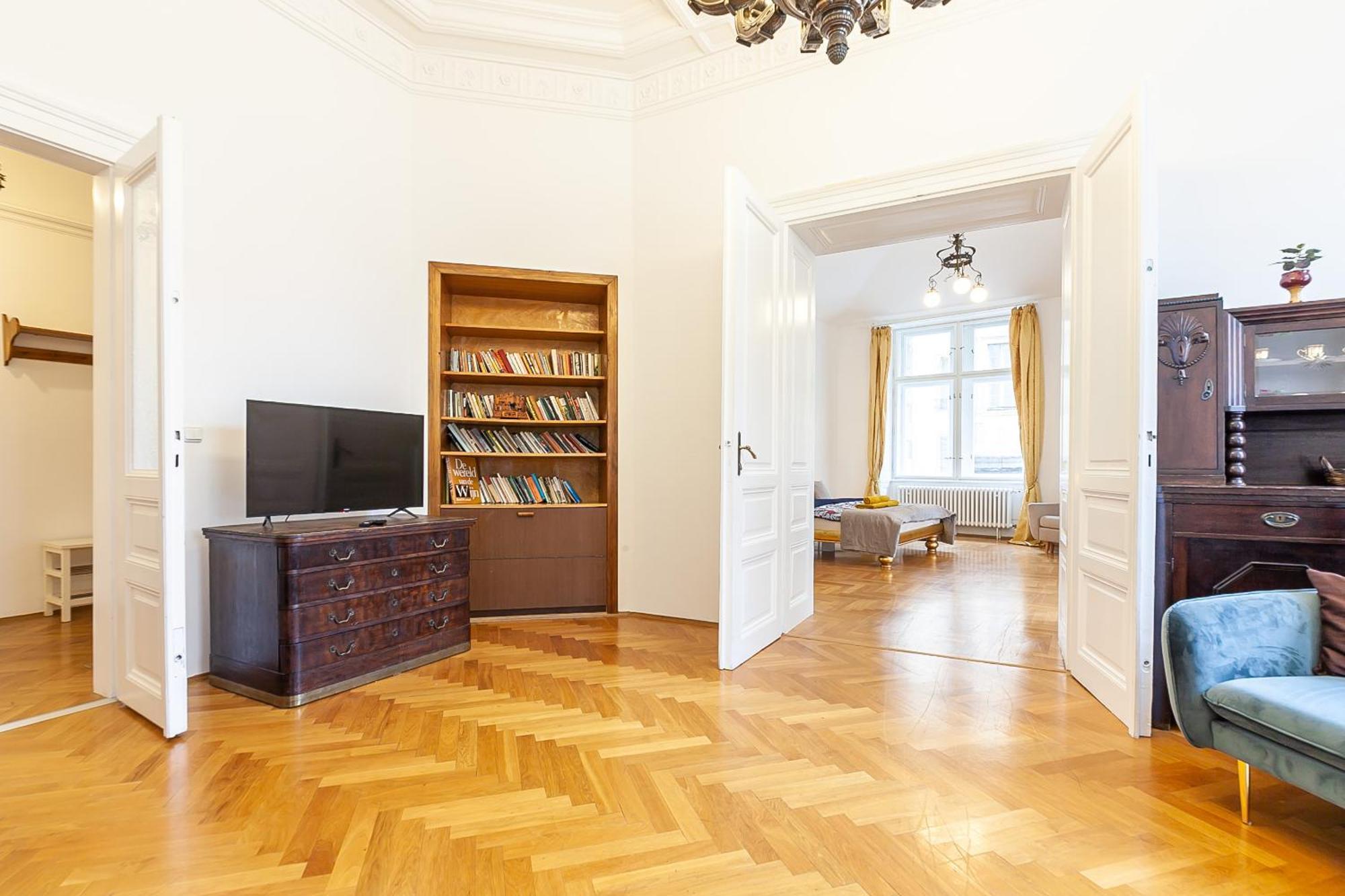 Royal Apartment By Charles Bridge View Of Saint Nicholas Church Praag Buitenkant foto