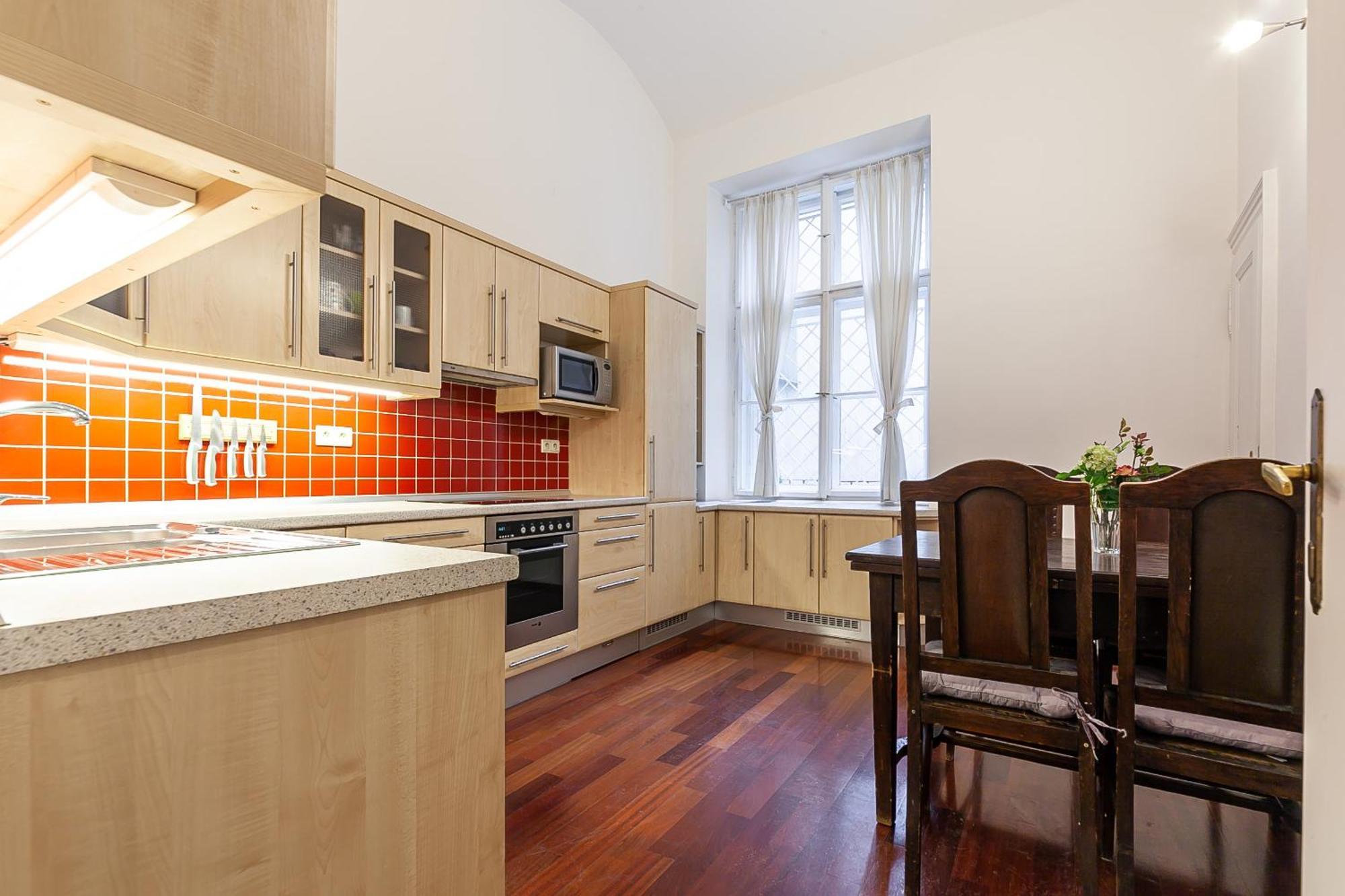 Royal Apartment By Charles Bridge View Of Saint Nicholas Church Praag Buitenkant foto