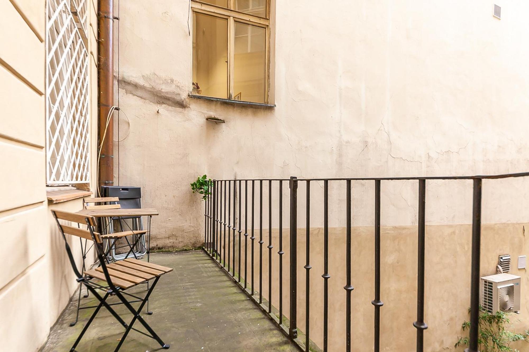 Royal Apartment By Charles Bridge View Of Saint Nicholas Church Praag Buitenkant foto