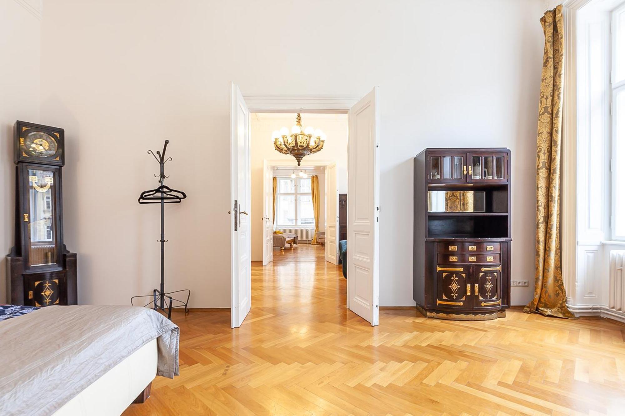 Royal Apartment By Charles Bridge View Of Saint Nicholas Church Praag Buitenkant foto