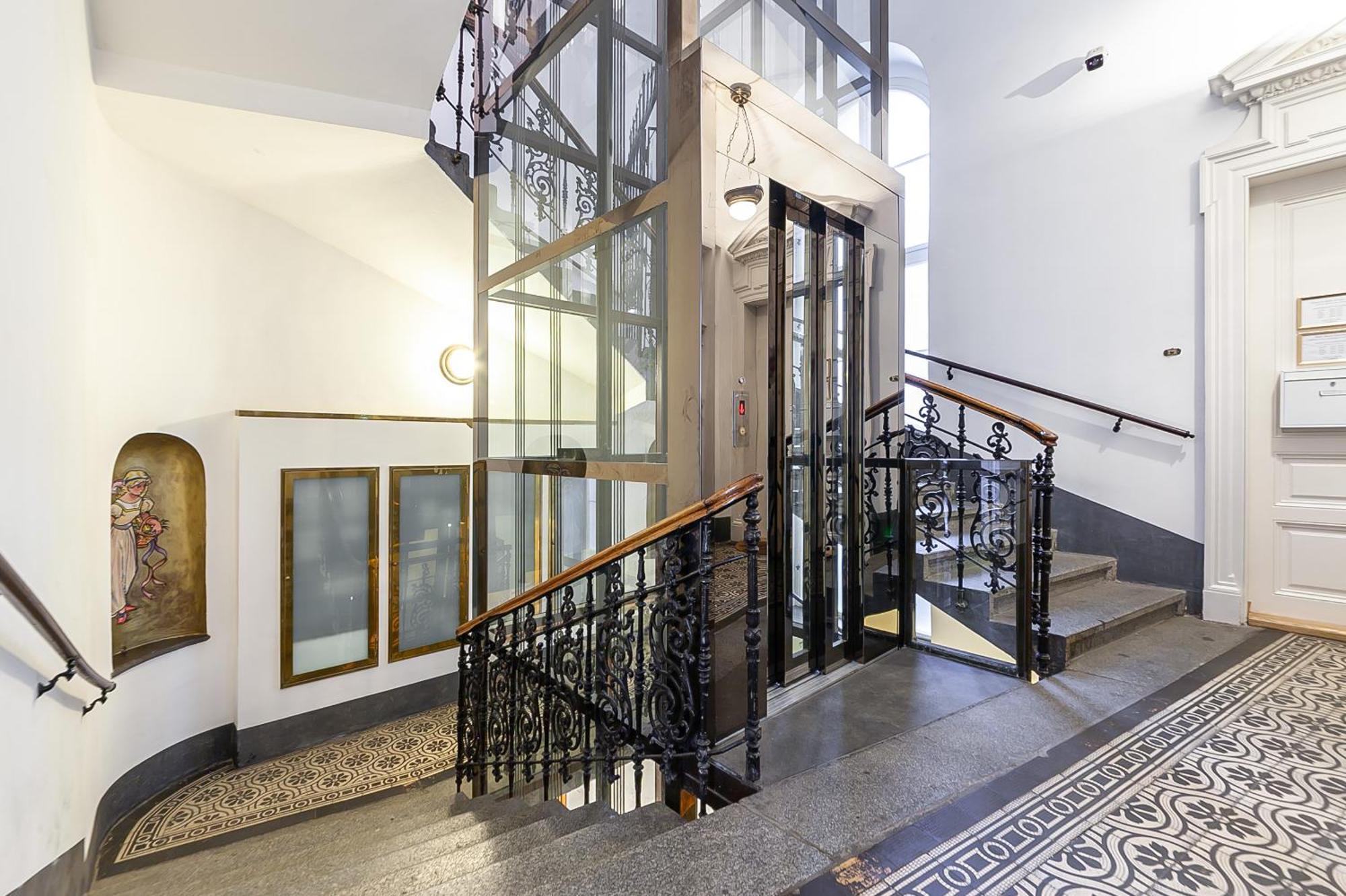 Royal Apartment By Charles Bridge View Of Saint Nicholas Church Praag Buitenkant foto