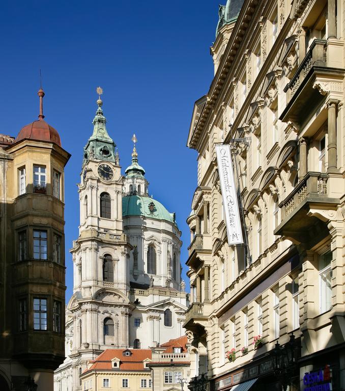 Royal Apartment By Charles Bridge View Of Saint Nicholas Church Praag Kamer foto