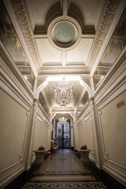 Royal Apartment By Charles Bridge View Of Saint Nicholas Church Praag Kamer foto
